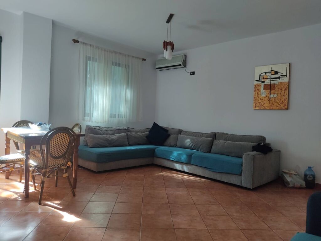 Shitet apartament 1+1 në Mali i Robit