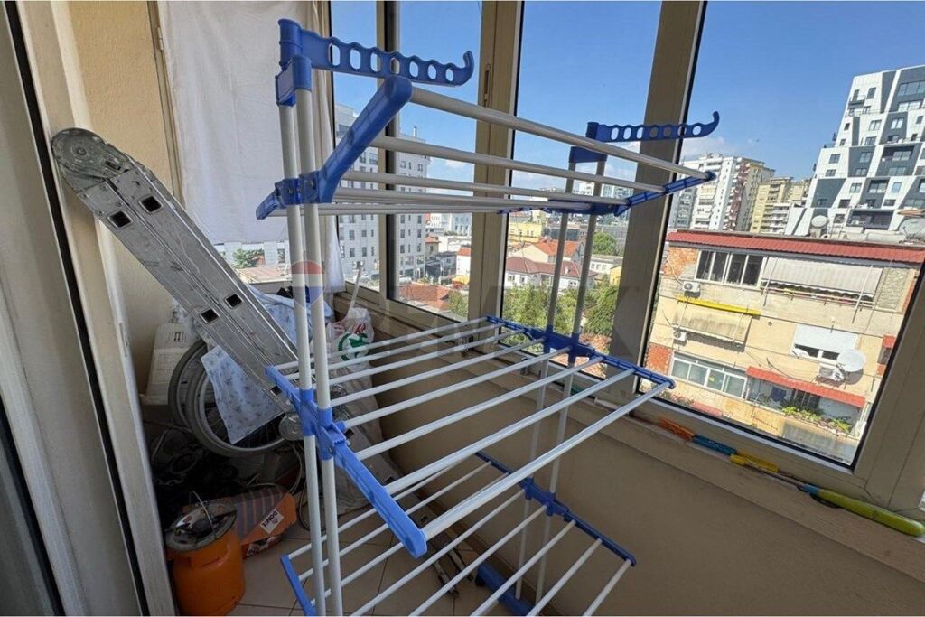 Apartament për shitje – Rruga e Barrikadave