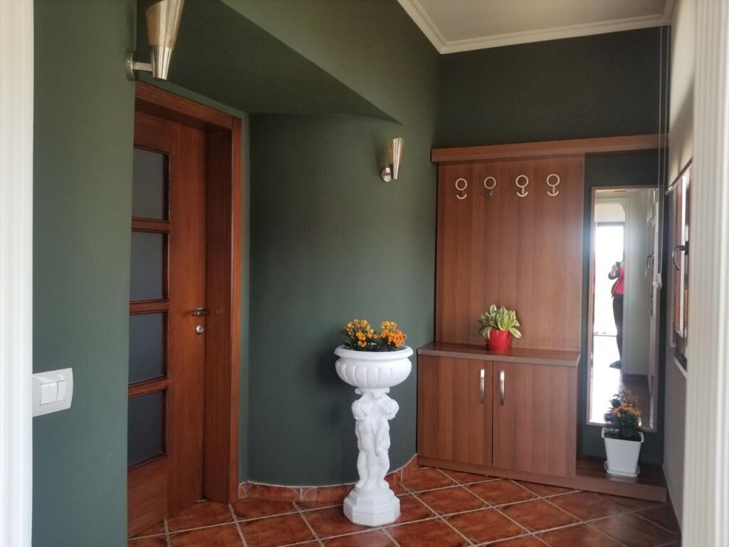 Apartment 2+1, Astir!
