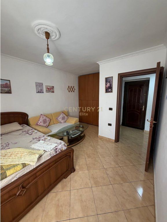 APARTAMENT ME QERA PRANE/ QSUT