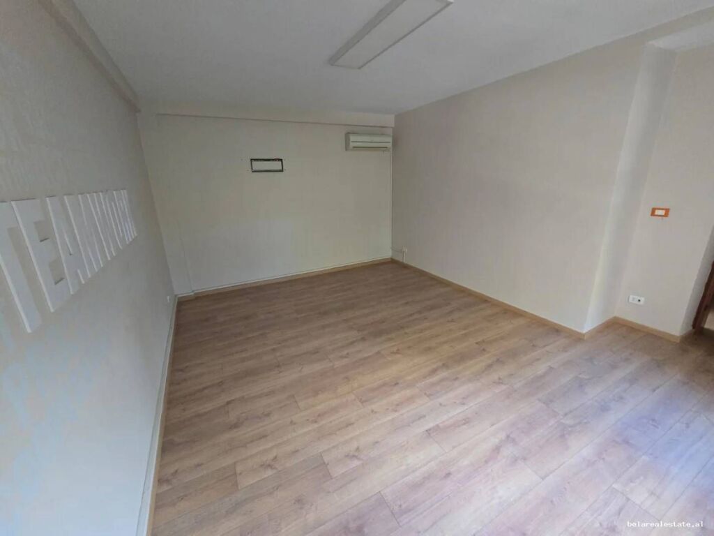Zyre me Qera 2+1 ne Bllok (ID BZ21060) Tirane
