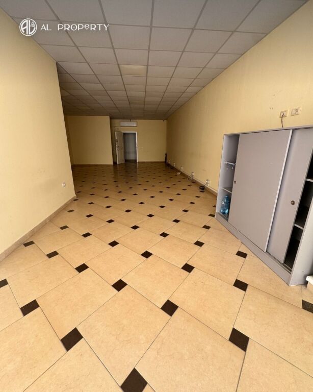LOCALE COMMERCIALE IN VENDITA – VICINO AL TRIBUNALE