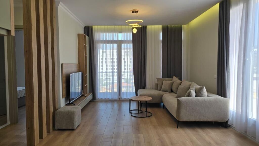 TEK STACIONI TRENIT APARTAMENT 1+1 PER QERA!