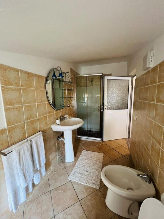 JEPET ME QERA APARTAMENT 1+1 – PRANE HOTEL PARTNER, VLORË 65 METRA KATROR