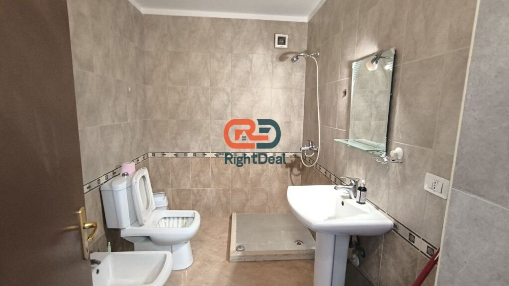 Tek Kompleksi Halili, Jepet Me Qira, Apartament 2+1+2 Me Hapesira Te Bollshme !!!