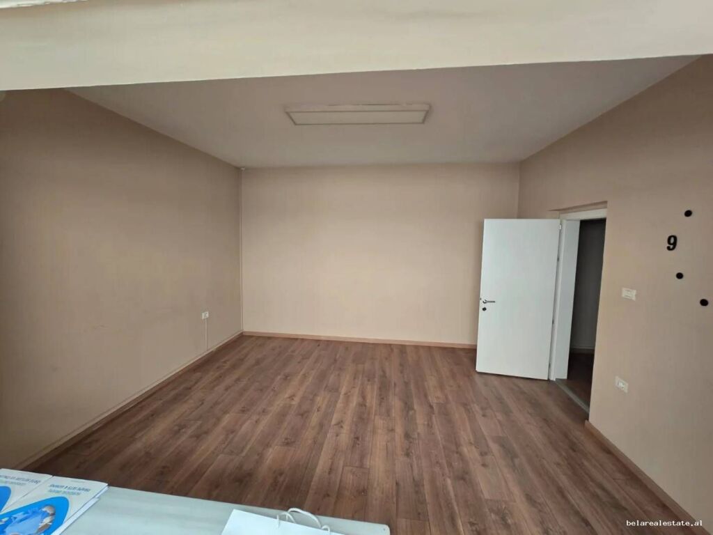 Zyre me Qera 2+1 ne Bllok (ID BZ21060) Tirane