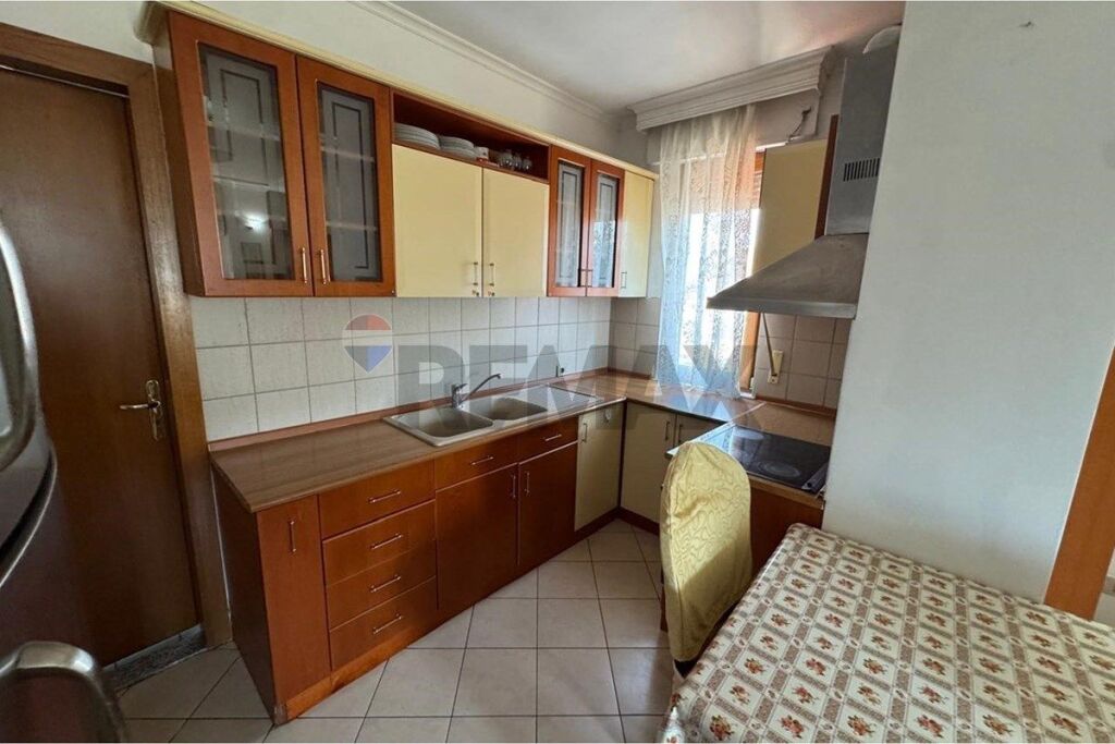 Apartament për shitje – Rruga e Barrikadave