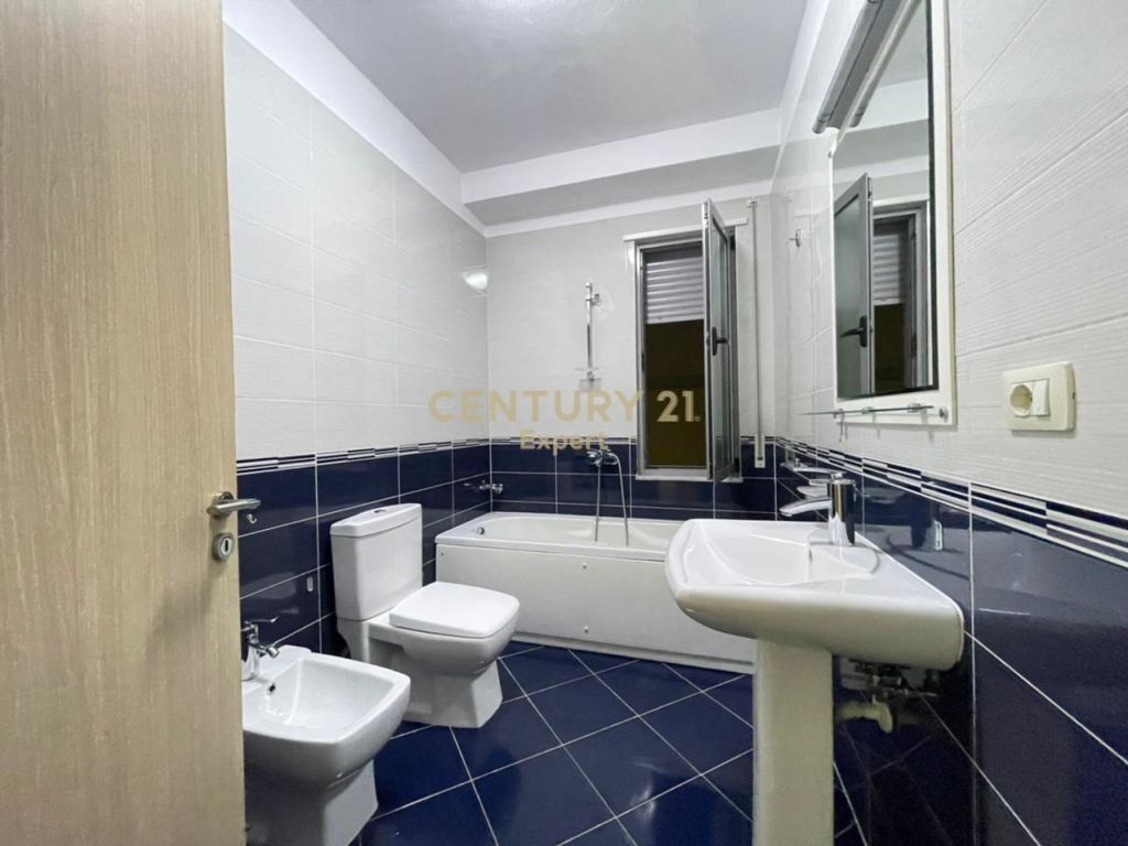 APPARTAMENTO 2+1+2 IN AFFITTO – VIA KAVAJËS, TIRANA