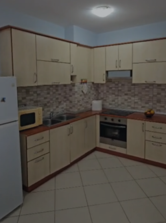 APARTAMENT 2+1+2 PËR SHITJE – QENDËR TIRANË