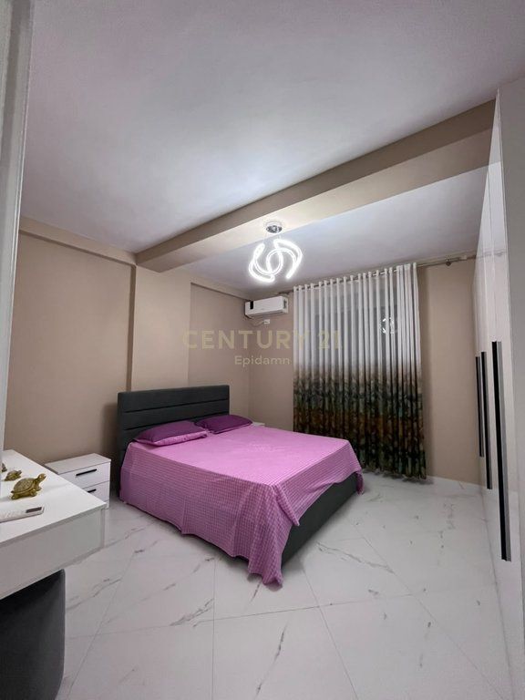 Jepet me qira apartament 1+1 modern, në zonën e Plazhit