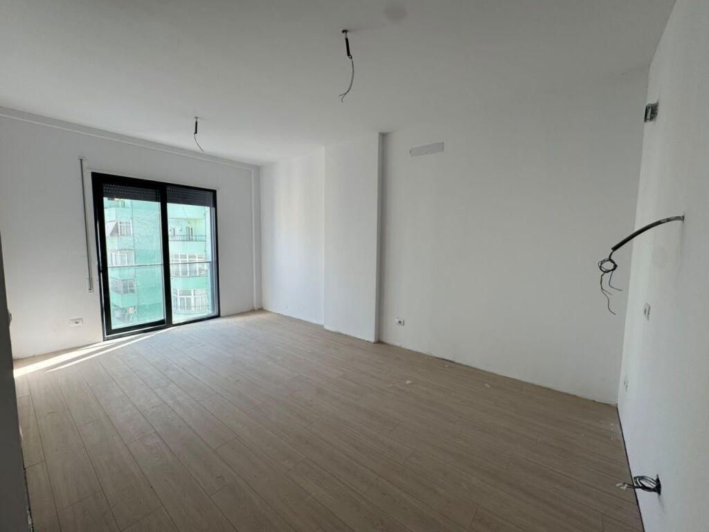 Apartament modern 2+1 për shitje tek Kristal Building – komoditet dhe stil urban