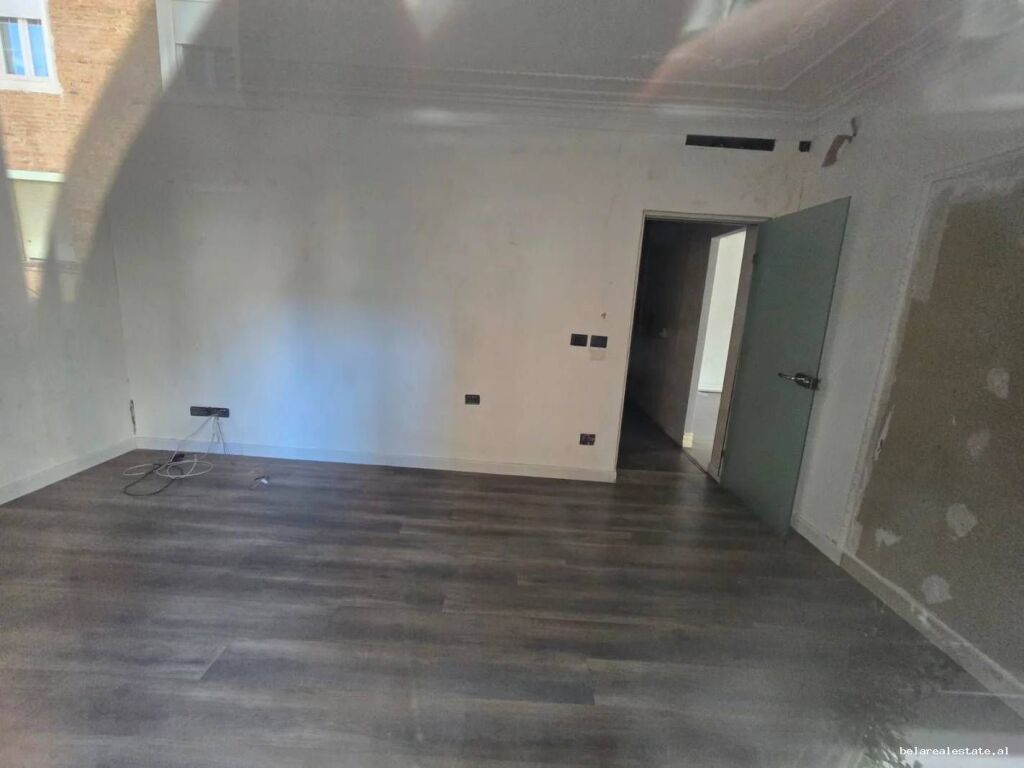 Dyqan Me Qera Ne Bllok (ID BD21955) Tirane