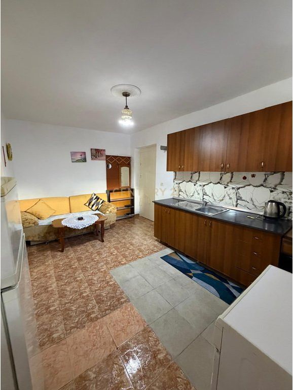 APARTAMENT ME QERA PRANE/ QSUT