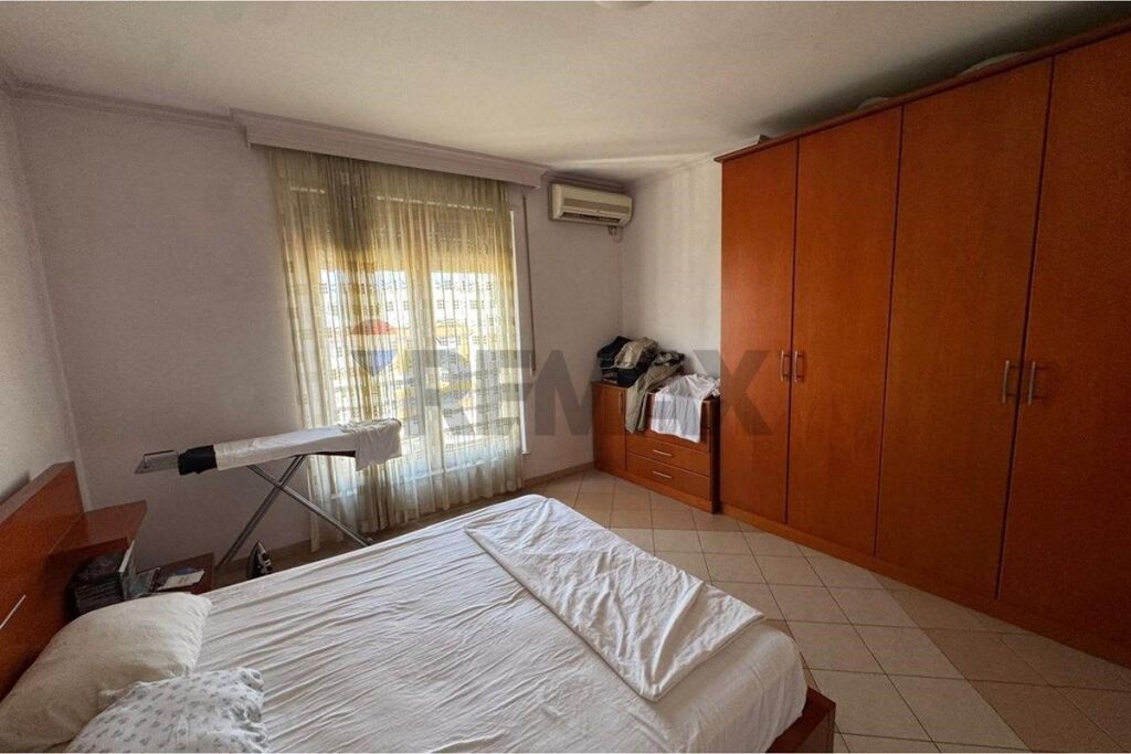 Apartament për shitje – Rruga e Barrikadave