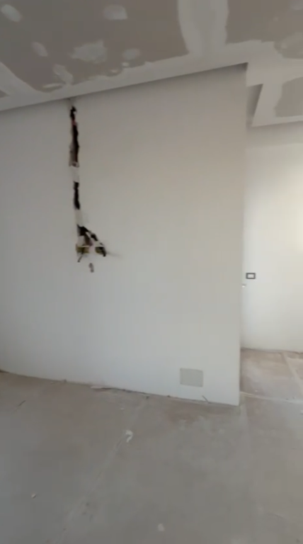 Apartament 2+1, Astir!