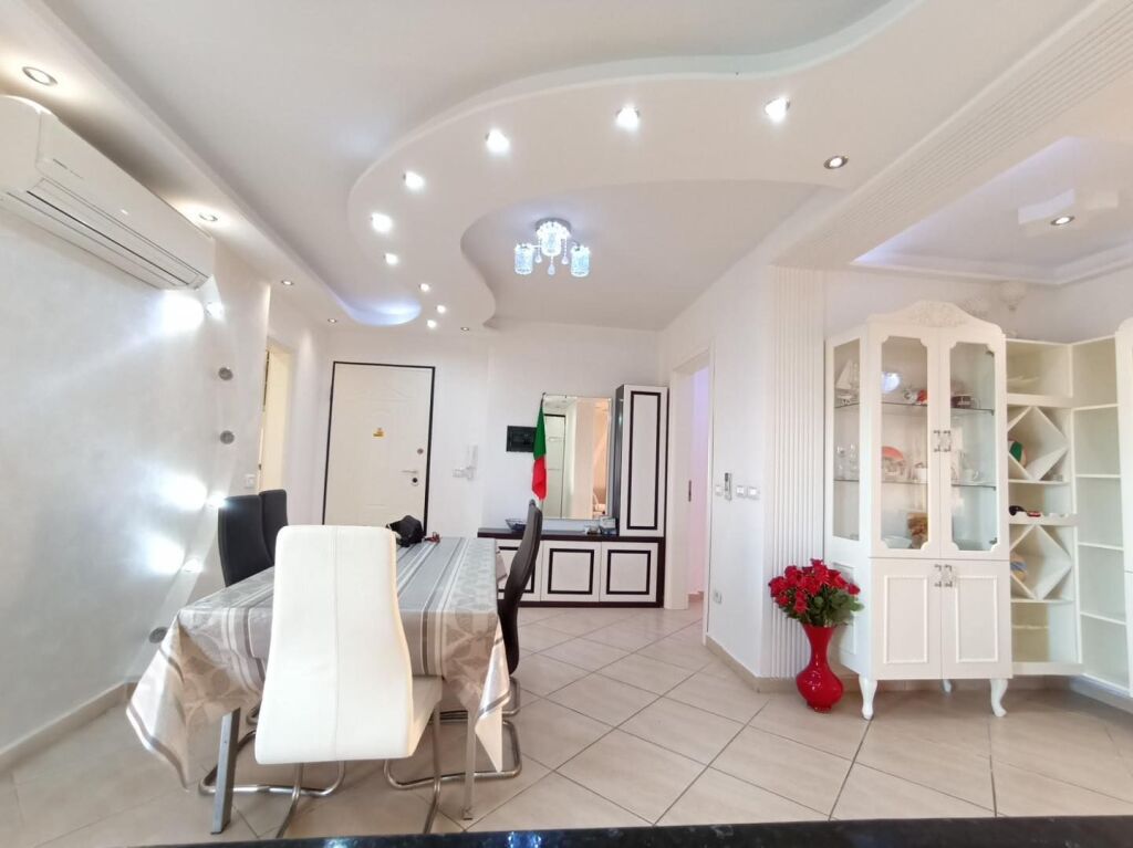 Japim me qira super apartament 2+1+verande ne Durres
