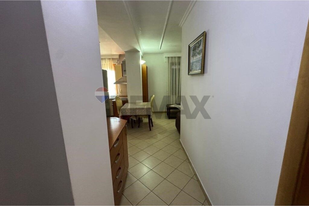 Apartament për shitje – Rruga e Barrikadave