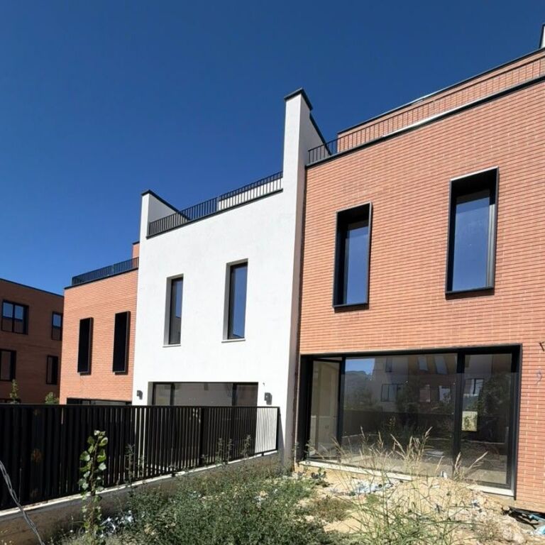 Vilete per shitje + 🅿️ Piccadilly Residence , TEG