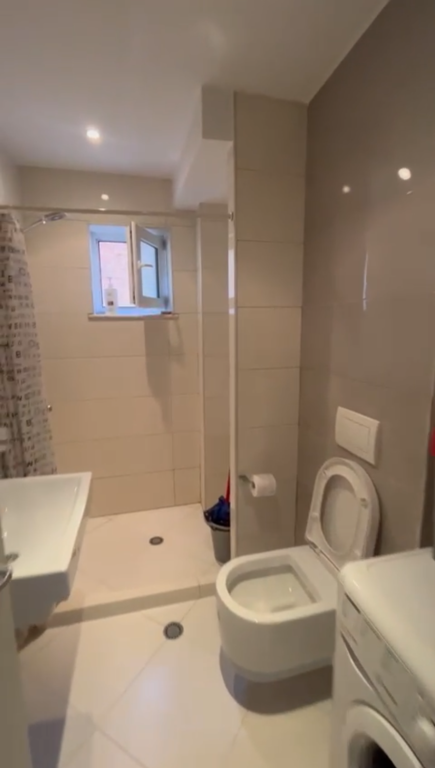 Apartament 2+1, Stadiumi Dinamo!