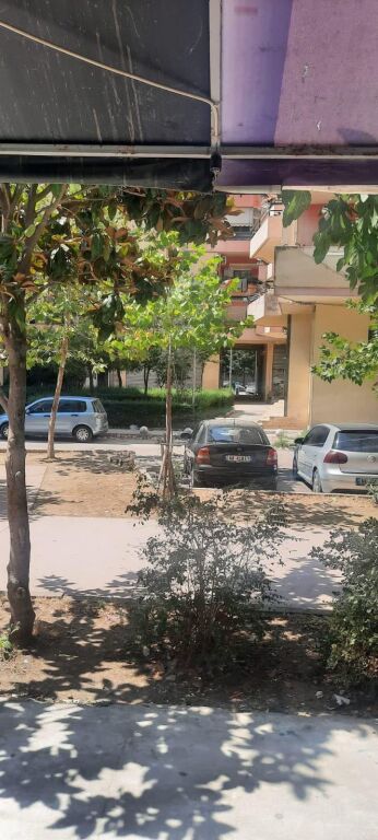 AMBIENT PËR QIRA  Astir
