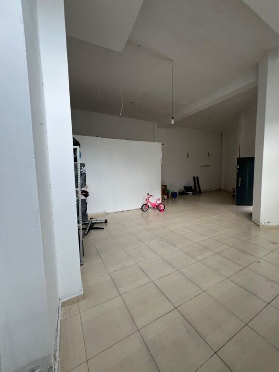 NEGOZIO IN VENDITA NEL COMUNE DI PARISIT