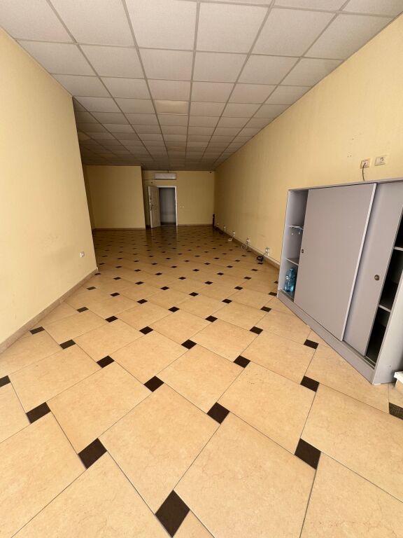 VENDITA LOCALE COMMERCIALE – VICINO AL TRIBUNALE