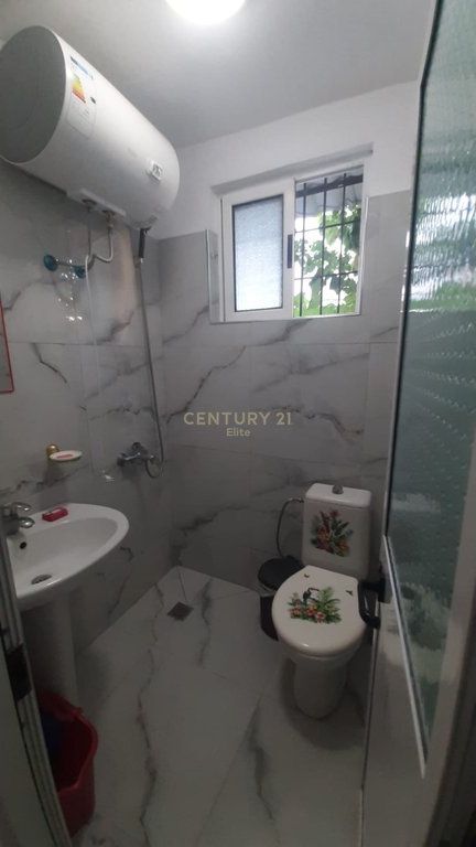 APARTAMENT ME QERA PRANE/ QSUT