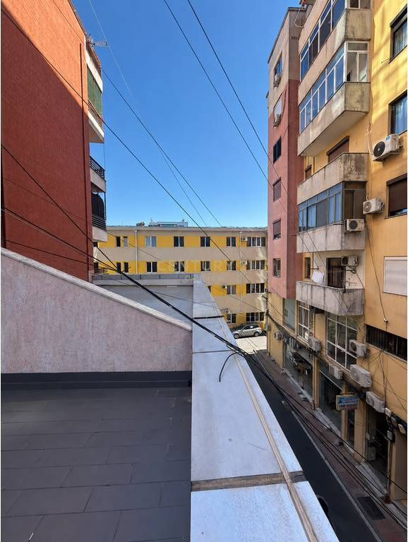 JEPET ME QIRA APARTAMENT 1+1 ME TARRACË, TEK MERIDIANI, SHKODËR