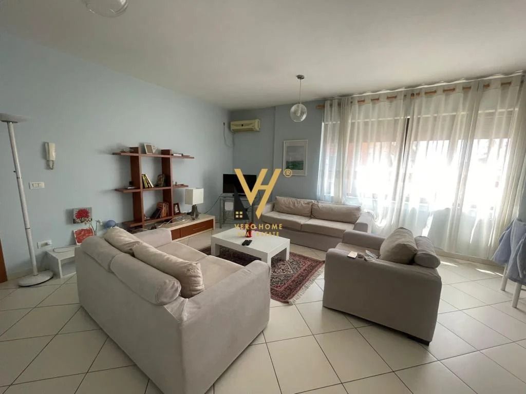 SHITET APARTAMENT 2+1+2+BLK TE RRUGA E BARRIKADAVE 350.000 EURO