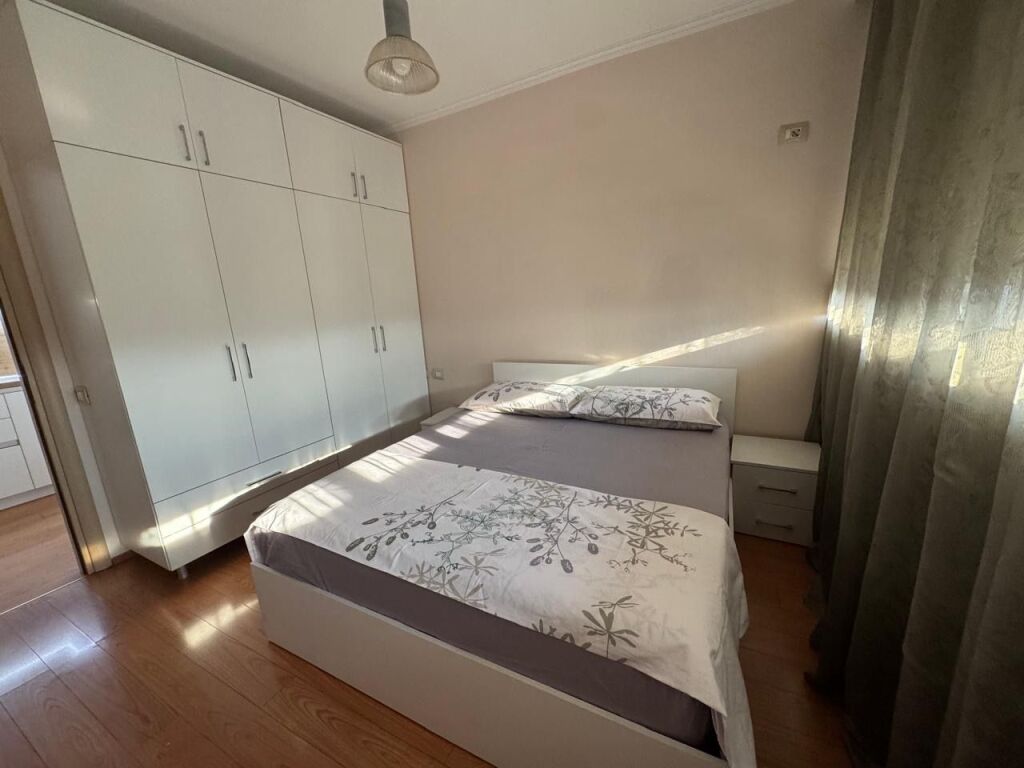 21-Dhjetori Jepet 1+1 me qera (Rr.Frosina Plaku)