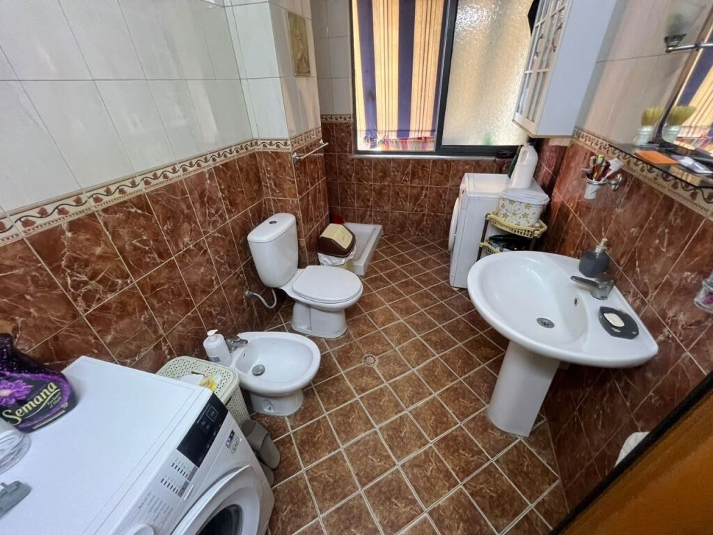 APARTAMENT 2+1 60,000 LEKE RRUGA BARDHYL