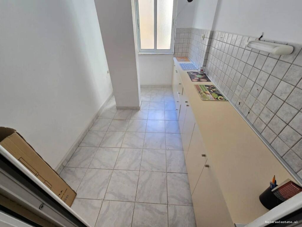 Zyre me Qera 2+1 ne Bllok (ID BZ21060) Tirane