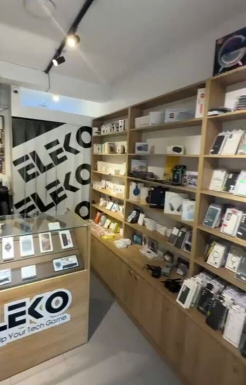 Jepet dyqan me qira tek Rruga e Durresit , Buze Rruge , prane tek Zogu i Zi ! 650 mije leke neto i pa diskutueshem !