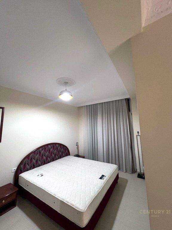 Qera, Apartament 2+1+2, Bulevardi i Ri 870 € /Muaj 80,000 Lekë /Muaj