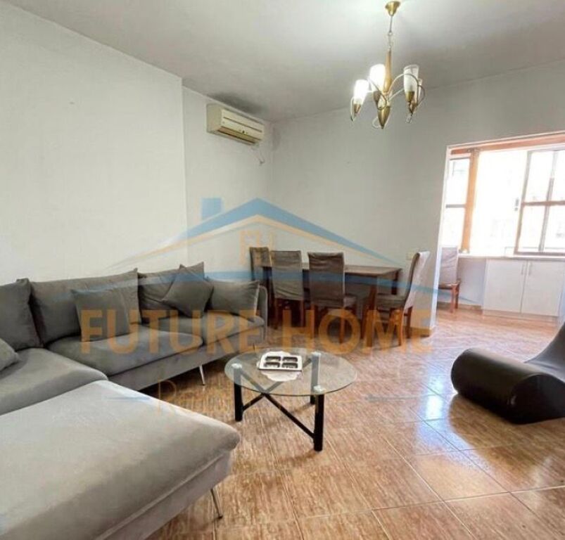 Shitet, Apartament 2+1, Rruga Dritan Hoxha, Tiranë.
