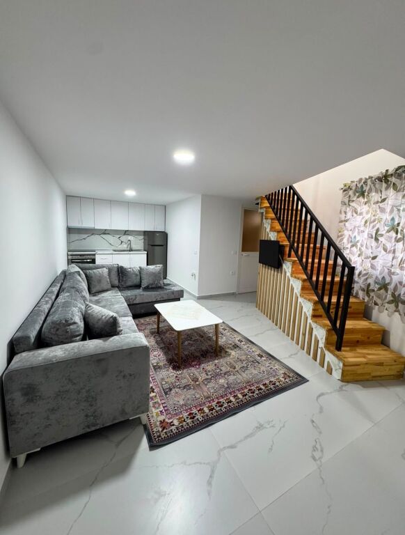 JEPET ME QERA APARTAMENT 2+1 DUPLEX PRANE BONITA LUXURY, GOLEM