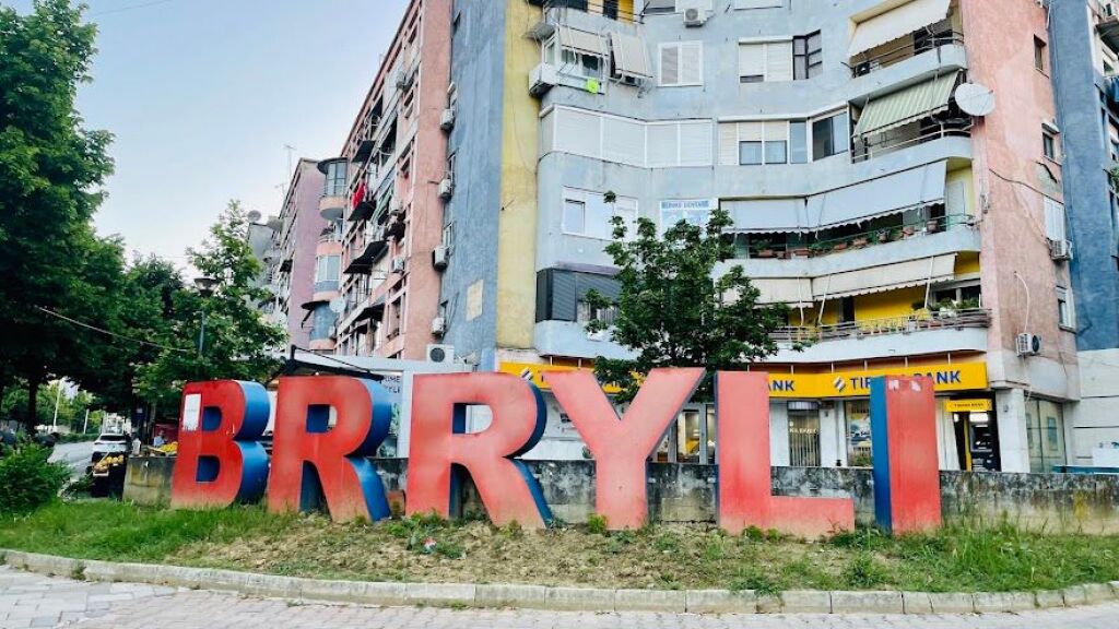 GARSONIERE ME QIRA BRRYLI 250 mij lek
