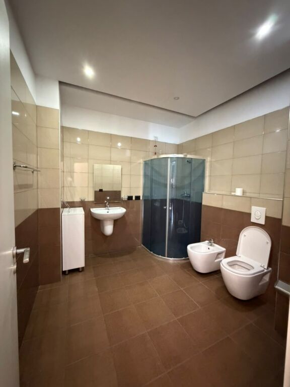 FOR RENT – BUSINESS PREMISES