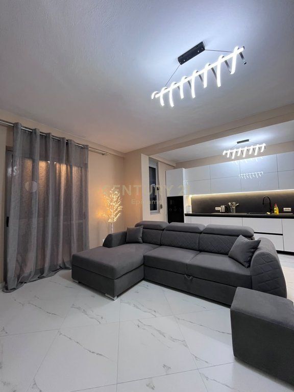 Jepet me qira apartament 1+1 modern, në zonën e Plazhit