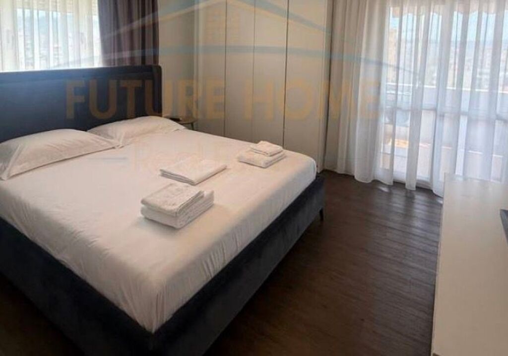 Shitet, Apartament 2+1+2, Rruga Sami Frashëri , Blloku , Tiranë
