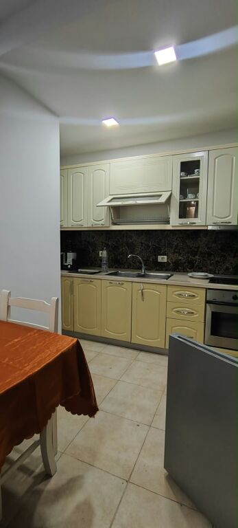 Apartment 2+1, Astir!