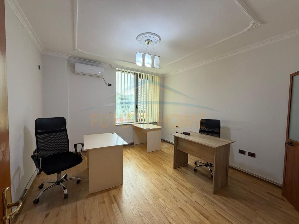 Apartment 2+1+2 for sale in the Center, opposite Toptani