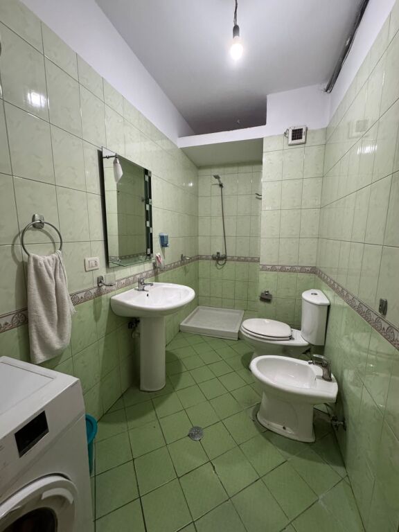 🏠 Jepet me qira apartament 3+1 përballë Deliorgjit.