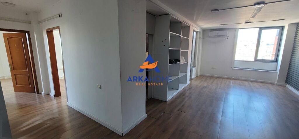 AFFITTASI APPARTAMENTO 2+1+2+BALCONE "IN CENTRO" 1300 EURO