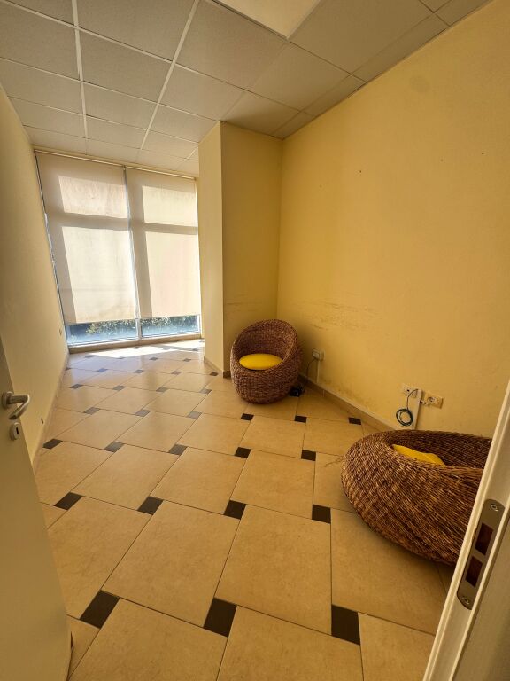 VENDITA LOCALE COMMERCIALE – VICINO AL TRIBUNALE