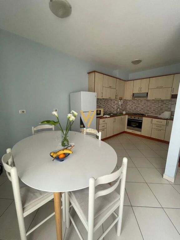 SHITET APARTAMENT 2+1+2+BLK TE RRUGA E BARRIKADAVE 350.000 EURO