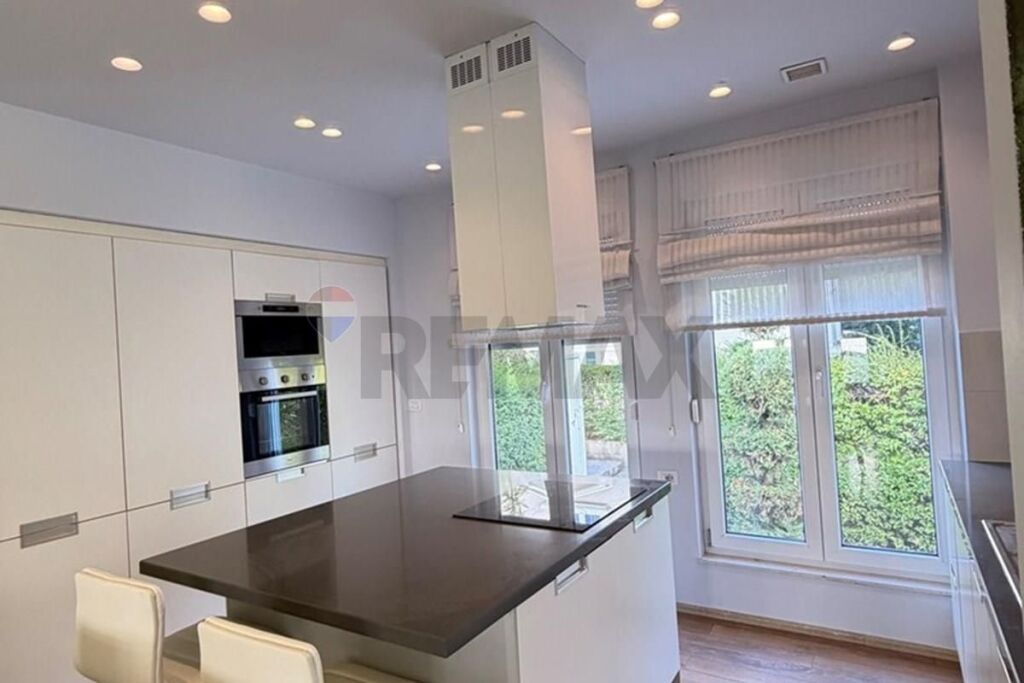 VILLAS FOR SALE WHITE HOUSES TEG