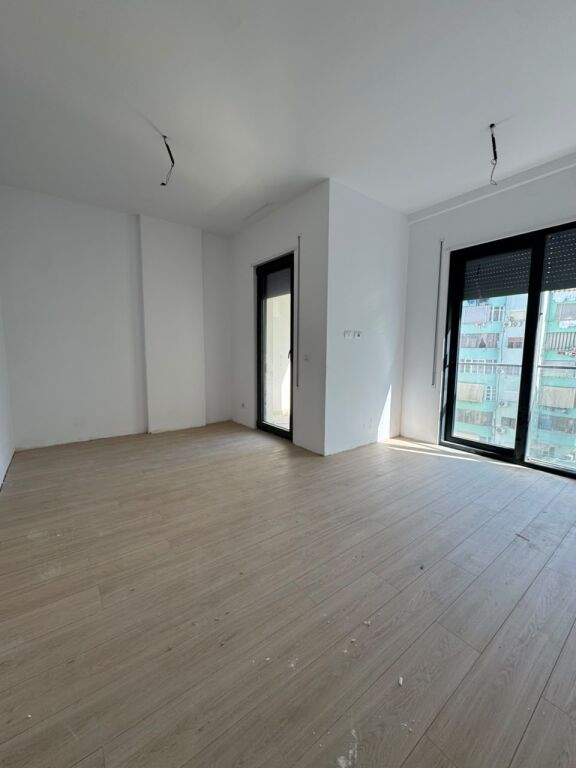 Apartament modern 2+1 për shitje tek Kristal Building – komoditet dhe stil urban