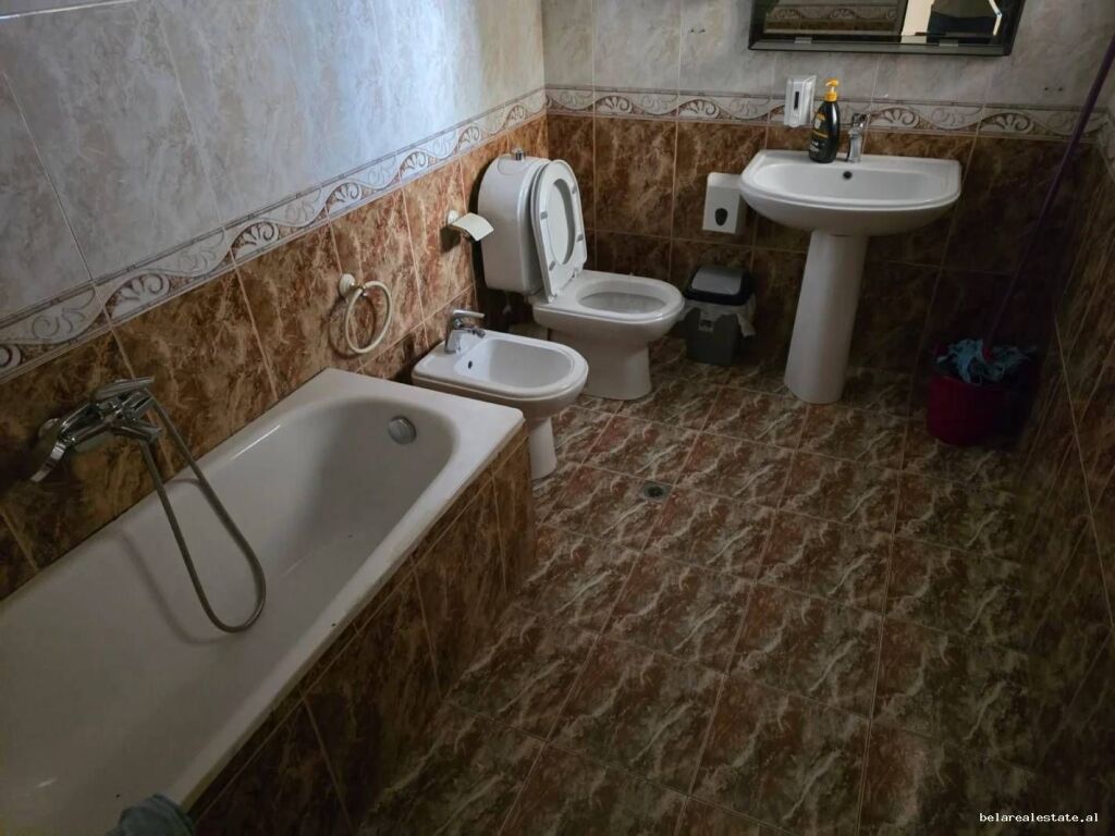 Zyre me Qera 2+1 ne Bllok (ID BZ21060) Tirane