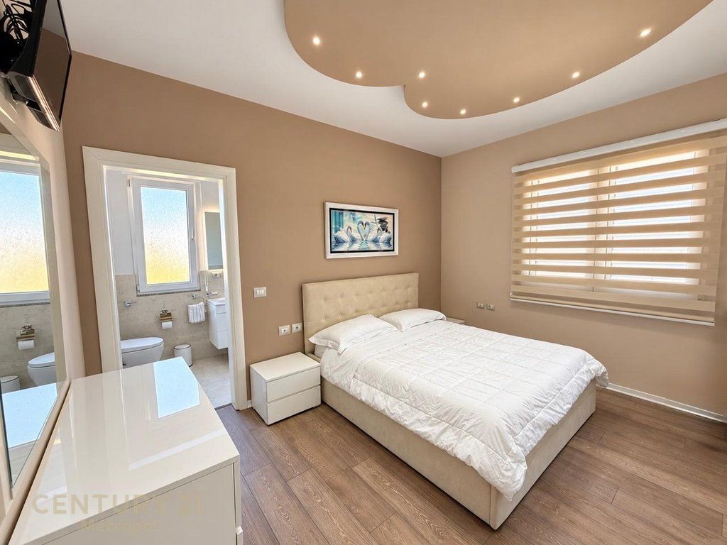Jepet me qira 2+1+2 + Garazh, pranë Spitalit Ushtarak